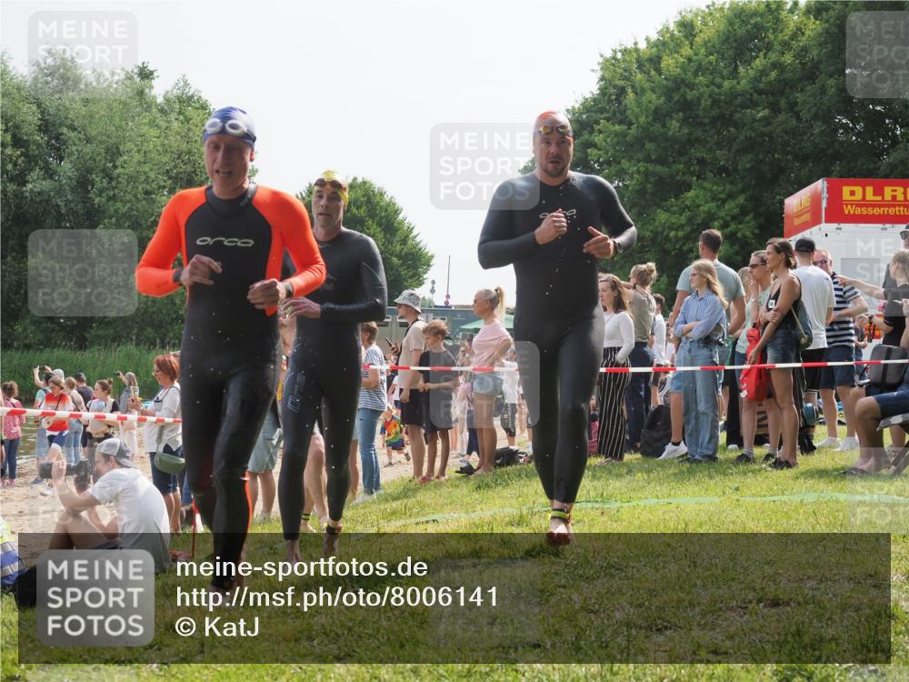 15.06.2025 - 27. Vierlanden-Triathlon KatJ http://msf.ph/oto/8006141 15.06.2025 10:05:18 Schwimmen 364, 382, 384, 393, 402, 422 meine-sportfotos.de