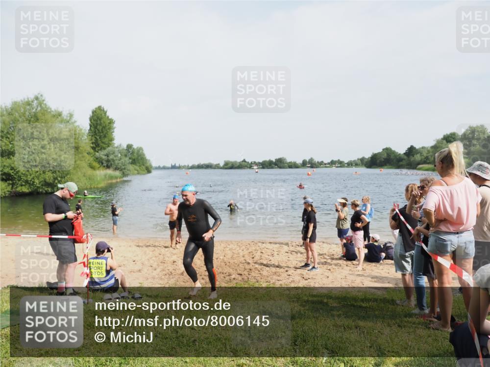 21.06.2025 - 27. Vierlanden-Triathlon MichiJ http://msf.ph/oto/8006145 15.06.2026 10:07:21 Schwimmen 374, 383, 414, 431, 459 meine-sportfotos.de