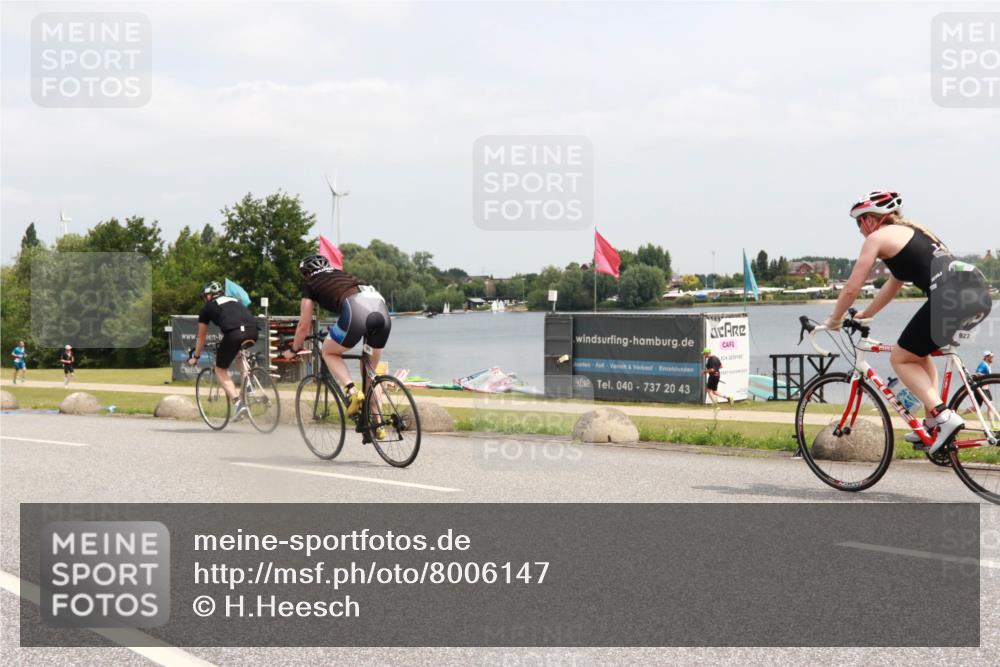 21.06.2025 - 27. Vierlanden-Triathlon H.Heesch http://msf.ph/oto/8006147 15.06.2025 12:05:10 Radfahren 671, 915, 978 meine-sportfotos.de