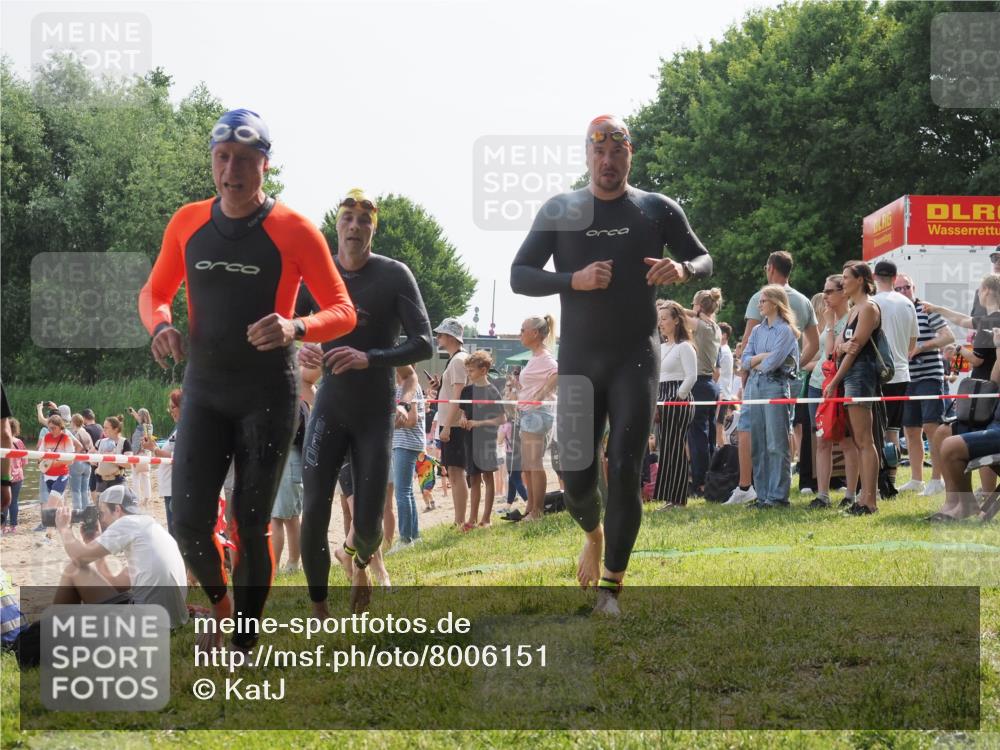 15.06.2025 - 27. Vierlanden-Triathlon KatJ http://msf.ph/oto/8006151 15.06.2025 10:05:18 Schwimmen 364, 382, 384, 393, 402, 422 meine-sportfotos.de