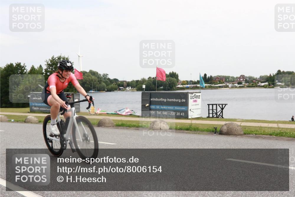 21.06.2025 - 27. Vierlanden-Triathlon H.Heesch http://msf.ph/oto/8006154 15.06.2025 11:56:35 Radfahren 888 meine-sportfotos.de