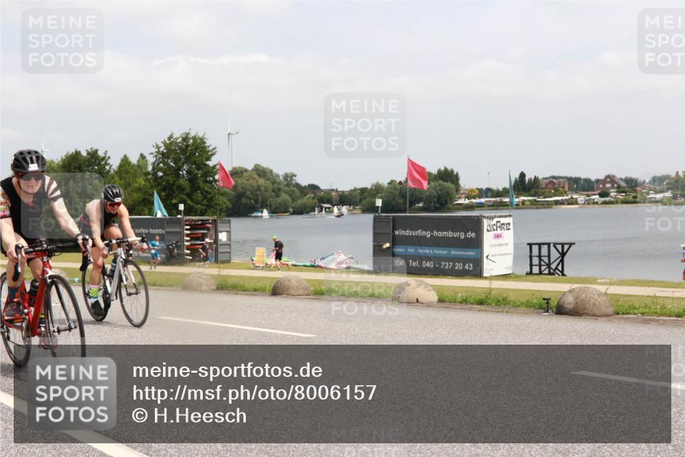 21.06.2025 - 27. Vierlanden-Triathlon H.Heesch http://msf.ph/oto/8006157 15.06.2025 12:05:14 Radfahren 671, 898, 927, 978 meine-sportfotos.de