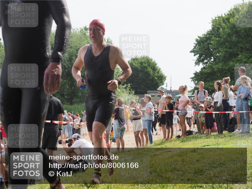 15.06.2025 - 27. Vierlanden-Triathlon KatJ http://msf.ph/oto/8006166 15.06.2025 10:05:21 Schwimmen 364, 382, 384, 393, 402, 422, 456 meine-sportfotos.de