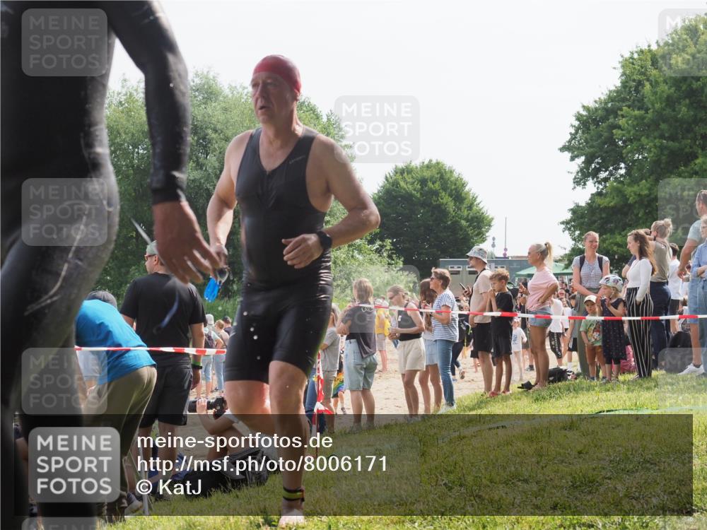 15.06.2025 - 27. Vierlanden-Triathlon KatJ http://msf.ph/oto/8006171 15.06.2025 10:05:21 Schwimmen 364, 382, 384, 393, 402, 422, 456 meine-sportfotos.de