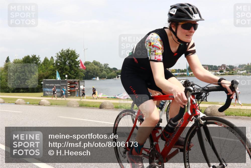 21.06.2025 - 27. Vierlanden-Triathlon H.Heesch http://msf.ph/oto/8006173 15.06.2025 12:05:15 Radfahren 671, 898, 927, 978 meine-sportfotos.de