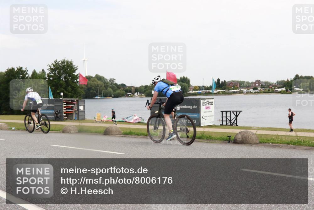 21.06.2025 - 27. Vierlanden-Triathlon H.Heesch http://msf.ph/oto/8006176 15.06.2025 11:56:56 Radfahren 209 meine-sportfotos.de