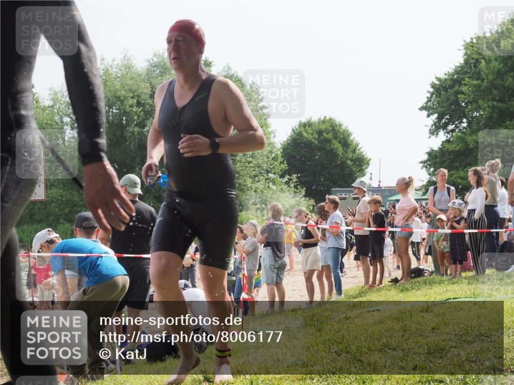 15.06.2025 - 27. Vierlanden-Triathlon KatJ http://msf.ph/oto/8006177 15.06.2025 10:05:21 Schwimmen 364, 382, 384, 393, 402, 422, 456 meine-sportfotos.de