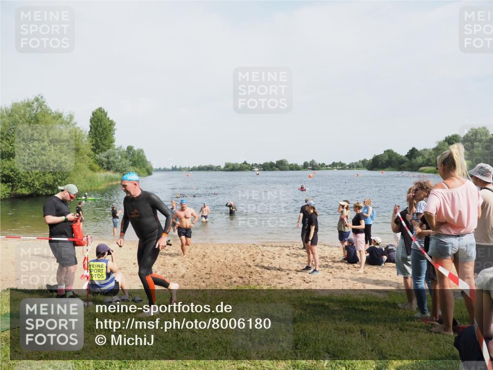 21.06.2025 - 27. Vierlanden-Triathlon MichiJ http://msf.ph/oto/8006180 15.06.2026 10:07:22 Schwimmen 374, 383, 414, 431, 459 meine-sportfotos.de