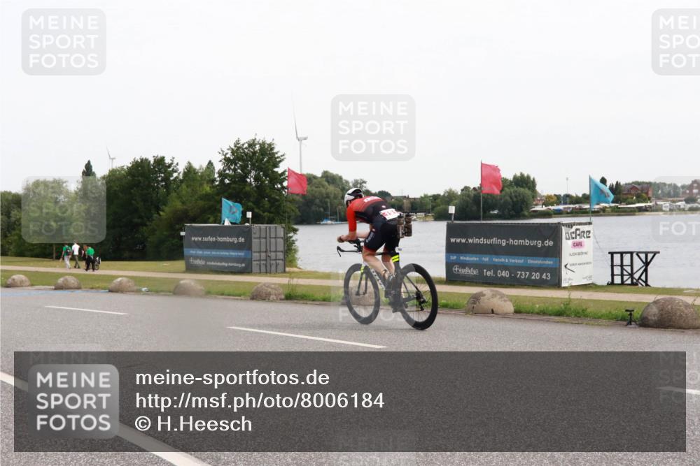 15.06.2025 - 27. Vierlanden-Triathlon H.Heesch http://msf.ph/oto/8006184 15.06.2025 10:37:41 Radfahren 248 meine-sportfotos.de