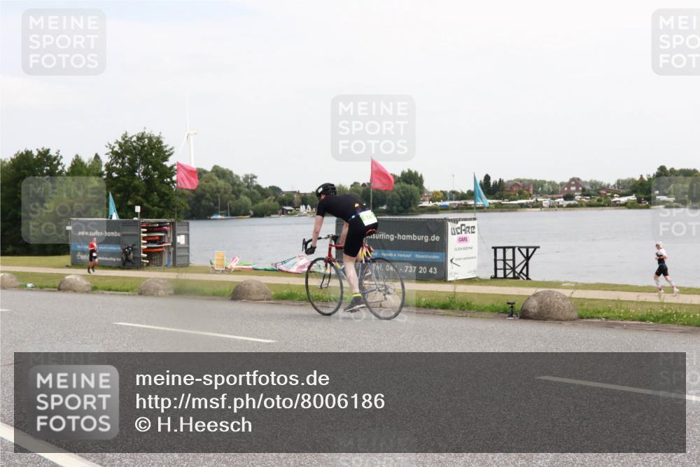 21.06.2025 - 27. Vierlanden-Triathlon H.Heesch http://msf.ph/oto/8006186 15.06.2025 11:57:05 Radfahren 670, 729, 766 meine-sportfotos.de