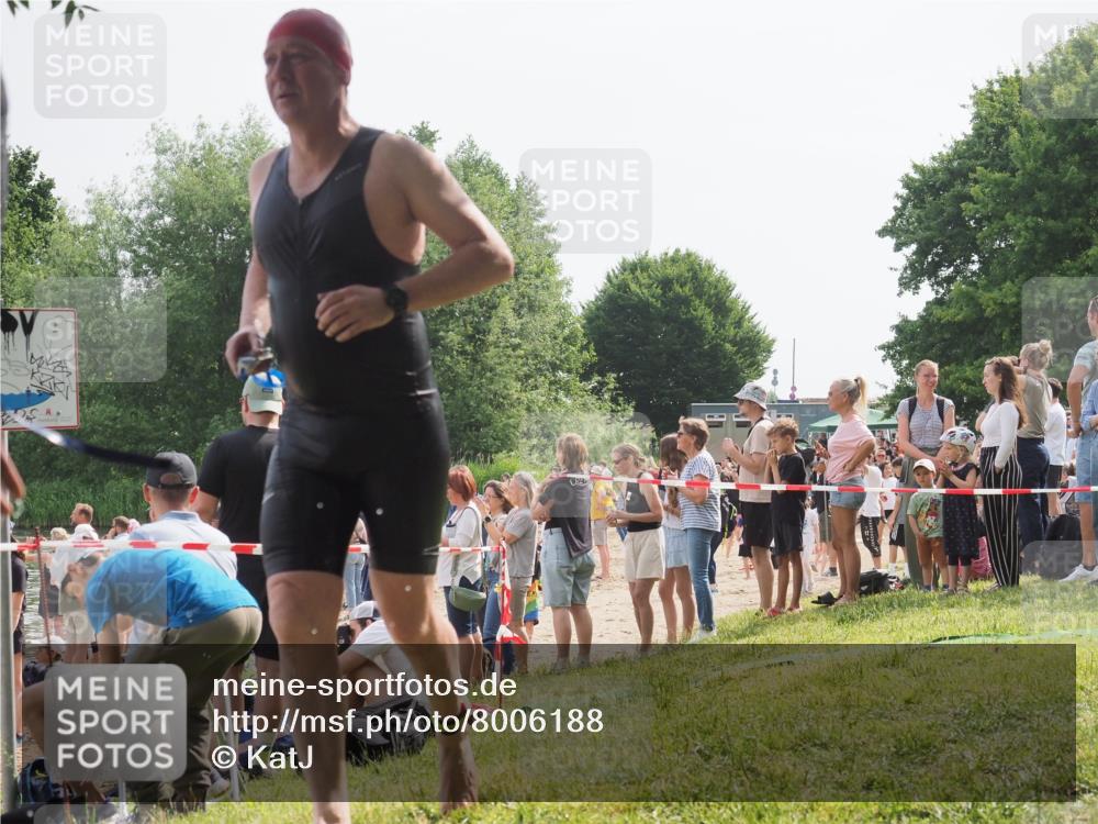 15.06.2025 - 27. Vierlanden-Triathlon KatJ http://msf.ph/oto/8006188 15.06.2025 10:05:21 Schwimmen 364, 382, 384, 393, 402, 422, 456 meine-sportfotos.de