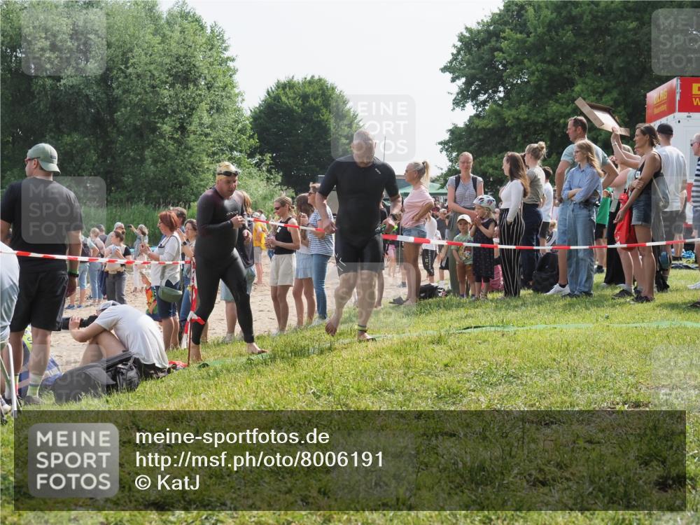 15.06.2025 - 27. Vierlanden-Triathlon KatJ http://msf.ph/oto/8006191 15.06.2025 10:05:24 Schwimmen 364, 382, 384, 393, 402, 409, 422, 456 meine-sportfotos.de