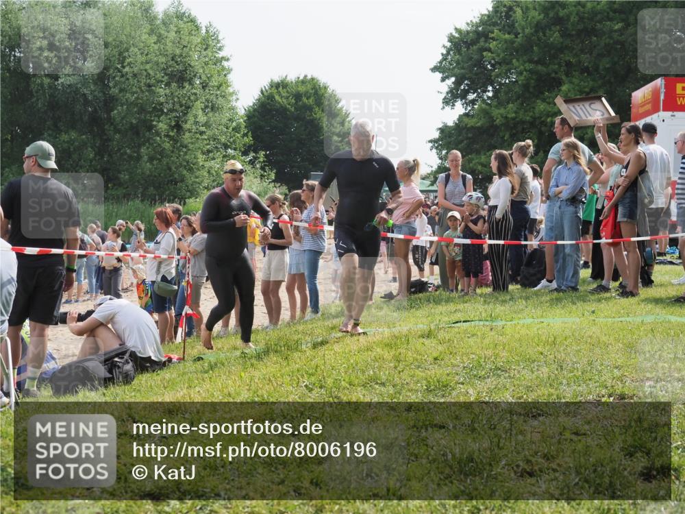 15.06.2025 - 27. Vierlanden-Triathlon KatJ http://msf.ph/oto/8006196 15.06.2025 10:05:24 Schwimmen 364, 382, 384, 393, 402, 409, 422, 456 meine-sportfotos.de