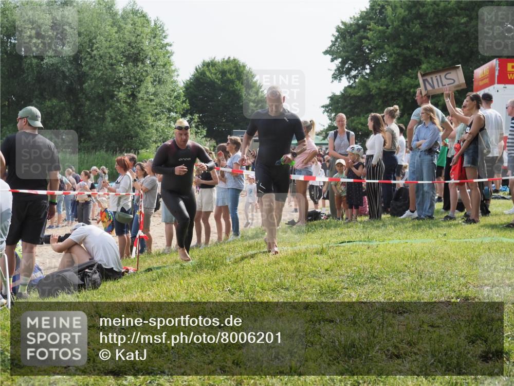 15.06.2025 - 27. Vierlanden-Triathlon KatJ http://msf.ph/oto/8006201 15.06.2025 10:05:24 Schwimmen 364, 382, 384, 393, 402, 409, 422, 456 meine-sportfotos.de