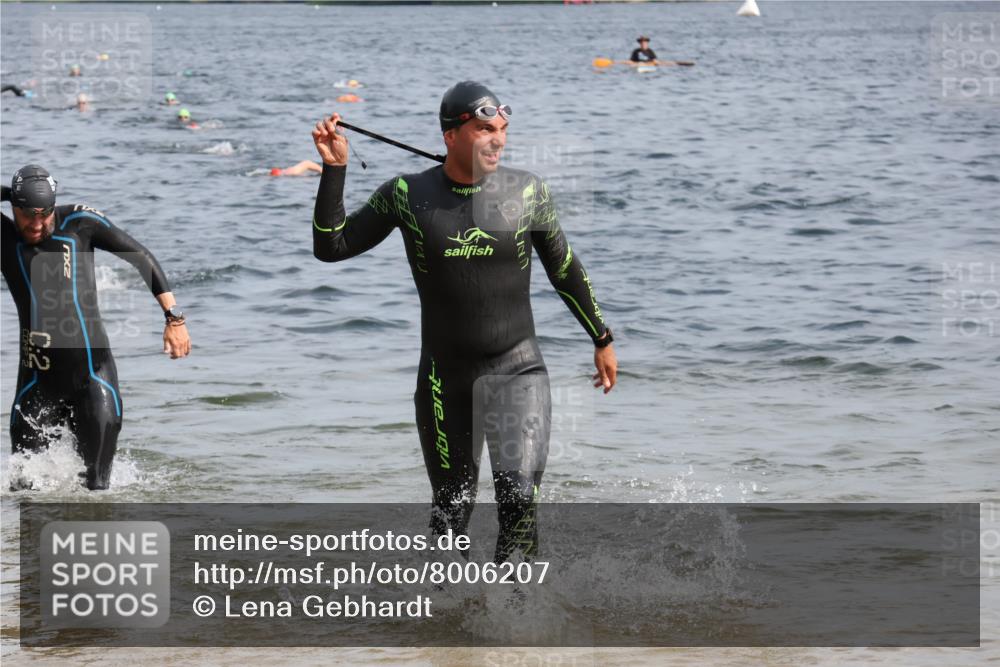 15.06.2025 - 27. Vierlanden-Triathlon Lena Gebhardt http://msf.ph/oto/8006207 15.06.2025 10:04:12 Schwimmen 411, 416, 426, 453, 464 meine-sportfotos.de