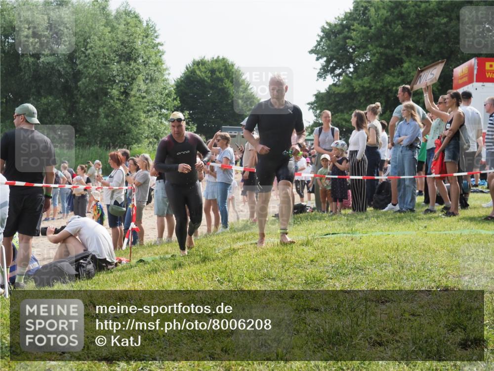 15.06.2025 - 27. Vierlanden-Triathlon KatJ http://msf.ph/oto/8006208 15.06.2025 10:05:24 Schwimmen 364, 382, 384, 393, 402, 409, 422, 456 meine-sportfotos.de