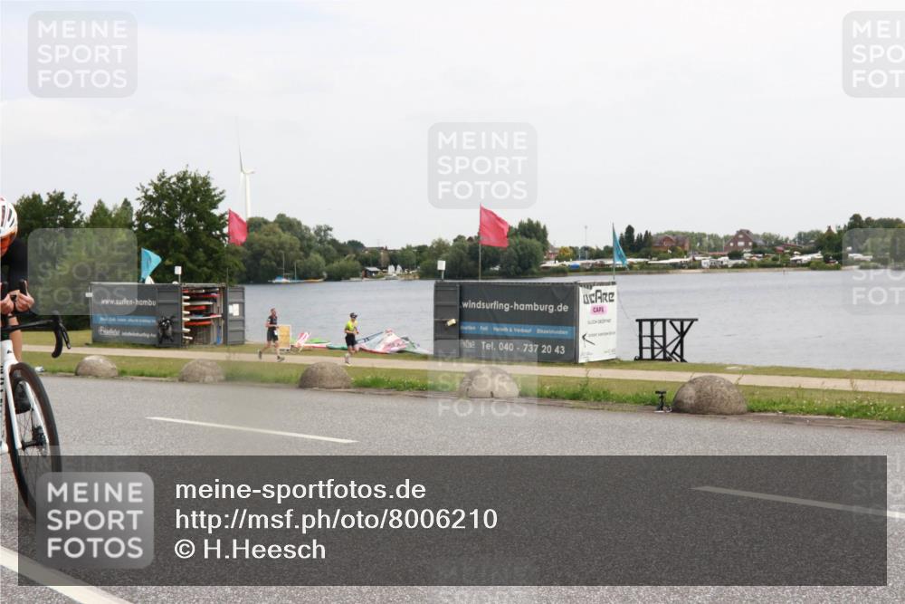 21.06.2025 - 27. Vierlanden-Triathlon H.Heesch http://msf.ph/oto/8006210 15.06.2025 11:57:26 Radfahren 911 meine-sportfotos.de