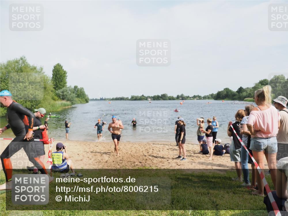 21.06.2025 - 27. Vierlanden-Triathlon MichiJ http://msf.ph/oto/8006215 15.06.2026 10:07:23 Schwimmen 374, 383, 414, 431, 459 meine-sportfotos.de