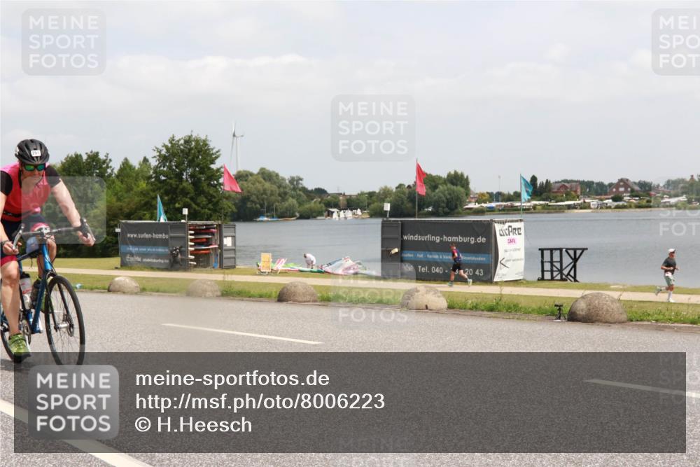 21.06.2025 - 27. Vierlanden-Triathlon H.Heesch http://msf.ph/oto/8006223 15.06.2025 12:05:42 Radfahren 251, 891, 940 meine-sportfotos.de