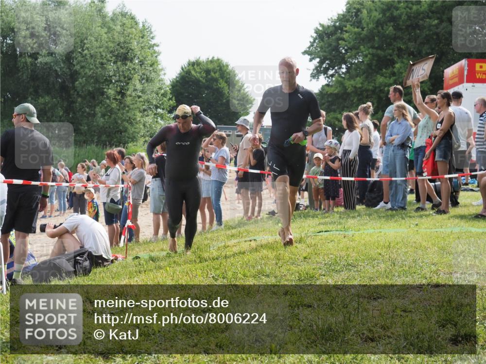 15.06.2025 - 27. Vierlanden-Triathlon KatJ http://msf.ph/oto/8006224 15.06.2025 10:05:25 Schwimmen 364, 382, 384, 393, 402, 409, 456 meine-sportfotos.de