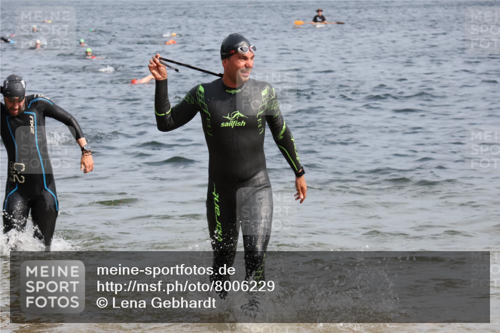 15.06.2025 - 27. Vierlanden-Triathlon Lena Gebhardt http://msf.ph/oto/8006229 15.06.2025 10:04:12 Schwimmen 411, 416, 426, 453, 464 meine-sportfotos.de