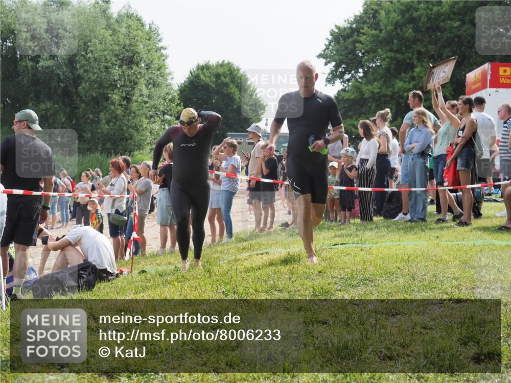 15.06.2025 - 27. Vierlanden-Triathlon KatJ http://msf.ph/oto/8006233 15.06.2025 10:05:25 Schwimmen 364, 382, 384, 393, 402, 409, 456 meine-sportfotos.de
