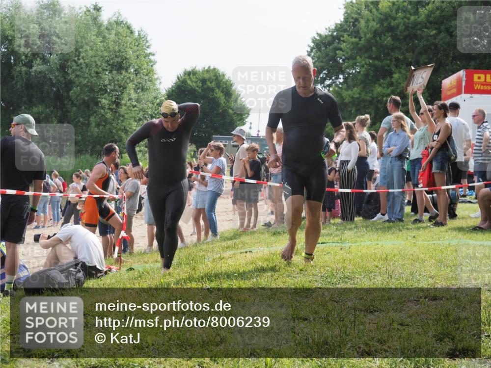 15.06.2025 - 27. Vierlanden-Triathlon KatJ http://msf.ph/oto/8006239 15.06.2025 10:05:25 Schwimmen 364, 382, 384, 393, 402, 409, 456 meine-sportfotos.de
