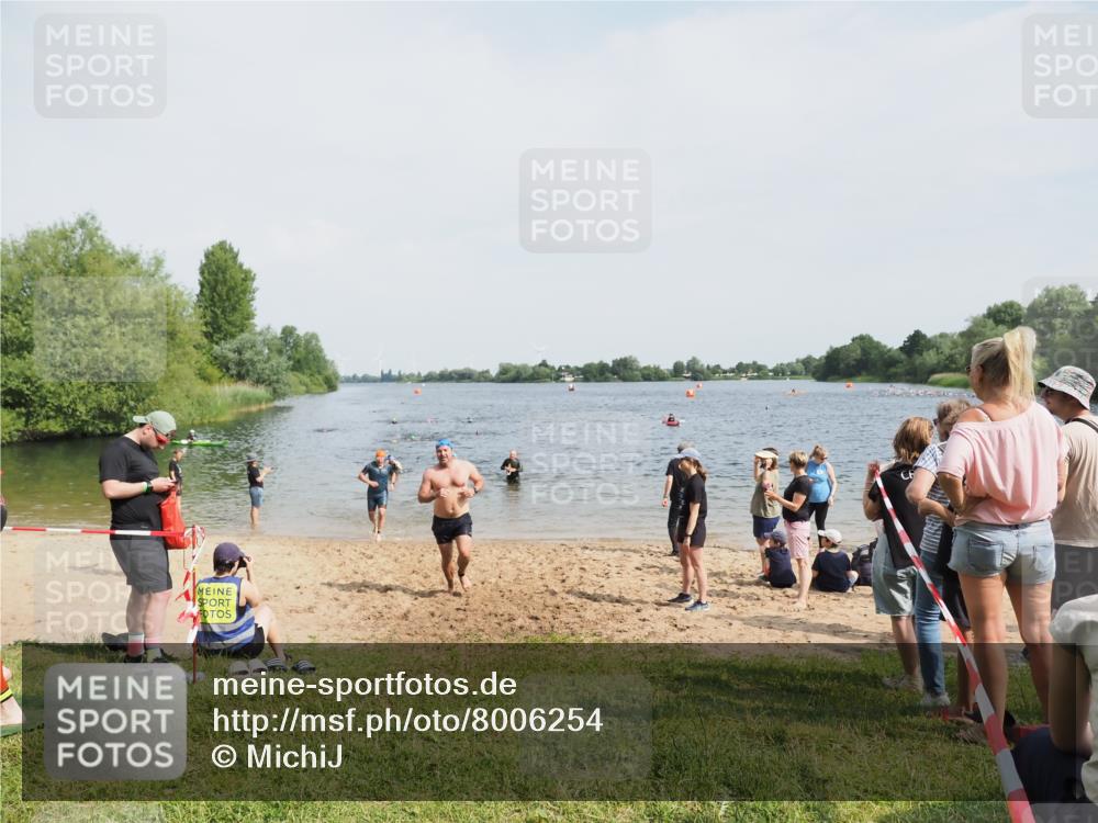 21.06.2025 - 27. Vierlanden-Triathlon MichiJ http://msf.ph/oto/8006254 15.06.2026 10:07:23 Schwimmen 374, 383, 414, 431, 459 meine-sportfotos.de