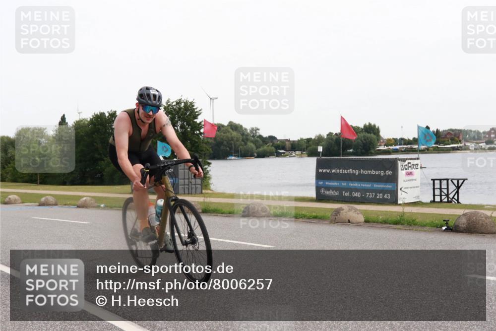 15.06.2025 - 27. Vierlanden-Triathlon H.Heesch http://msf.ph/oto/8006257 15.06.2025 10:38:09 Radfahren 286, 323 meine-sportfotos.de