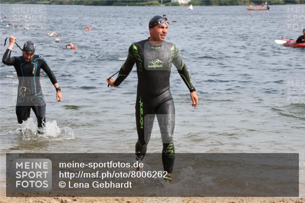 15.06.2025 - 27. Vierlanden-Triathlon Lena Gebhardt http://msf.ph/oto/8006262 15.06.2025 10:04:13 Schwimmen 411, 416, 426, 453, 464 meine-sportfotos.de