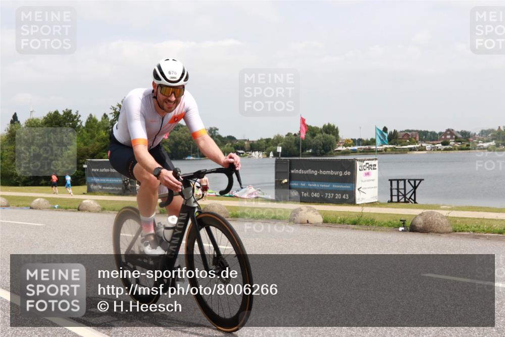 21.06.2025 - 27. Vierlanden-Triathlon H.Heesch http://msf.ph/oto/8006266 15.06.2025 12:06:09 Radfahren 207, 676 meine-sportfotos.de