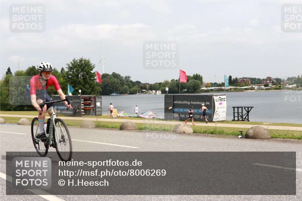 21.06.2025 - 27. Vierlanden-Triathlon H.Heesch http://msf.ph/oto/8006269 15.06.2025 12:06:13 Radfahren 205, 676 meine-sportfotos.de