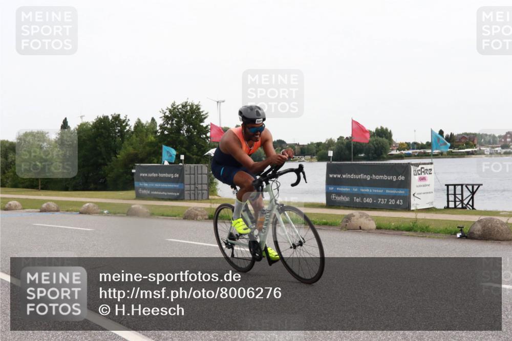 15.06.2025 - 27. Vierlanden-Triathlon H.Heesch http://msf.ph/oto/8006276 15.06.2025 10:38:11 Radfahren 286, 323 meine-sportfotos.de