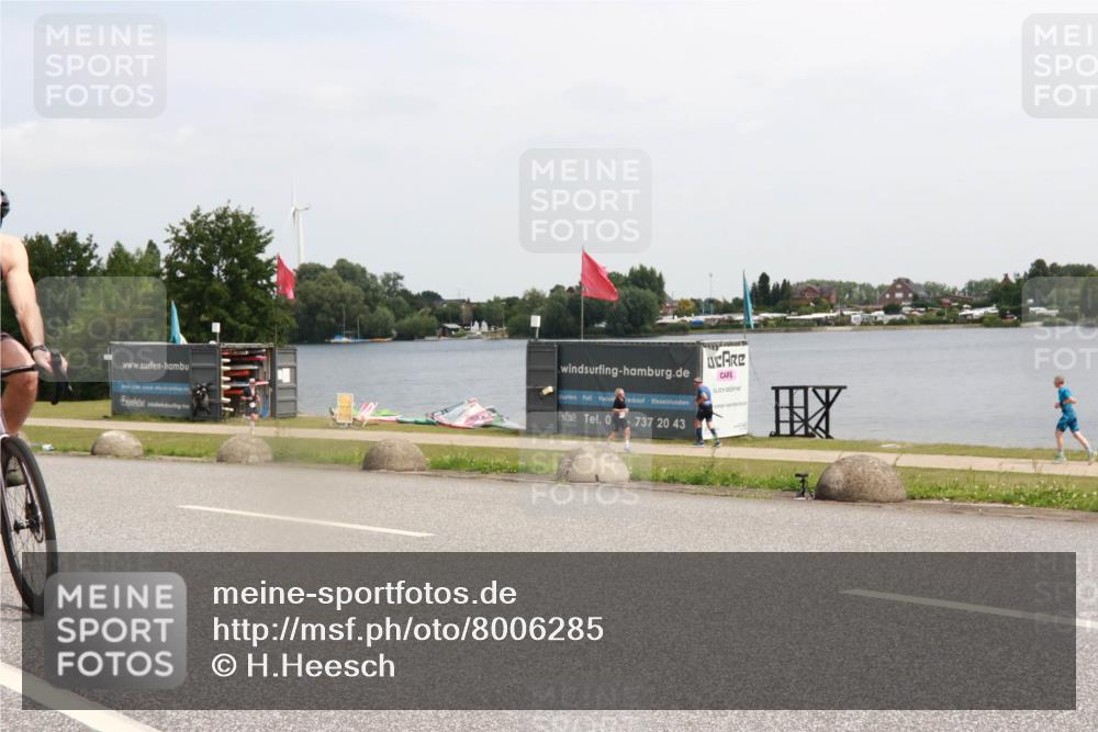 21.06.2025 - 27. Vierlanden-Triathlon H.Heesch http://msf.ph/oto/8006285 15.06.2025 11:57:44 Radfahren 655, 792, 798, 804, 858, 904, 954, 958 meine-sportfotos.de