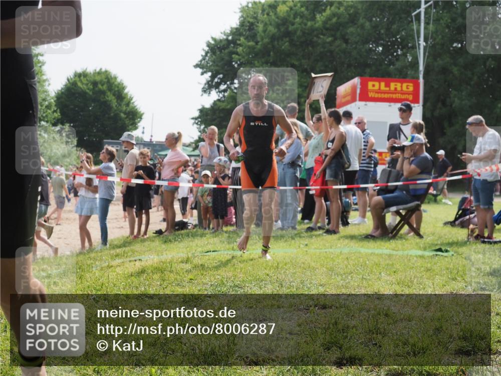 15.06.2025 - 27. Vierlanden-Triathlon KatJ http://msf.ph/oto/8006287 15.06.2025 10:05:28 Schwimmen 384, 393, 402, 409, 456 meine-sportfotos.de