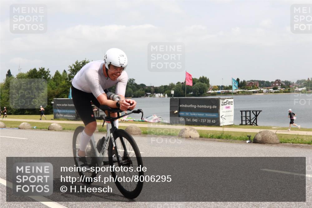 21.06.2025 - 27. Vierlanden-Triathlon H.Heesch http://msf.ph/oto/8006295 15.06.2025 12:06:21 Radfahren 639, 770, 890, 914 meine-sportfotos.de