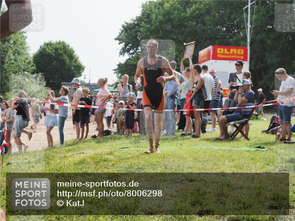 15.06.2025 - 27. Vierlanden-Triathlon KatJ http://msf.ph/oto/8006298 15.06.2025 10:05:28 Schwimmen 384, 393, 402, 409, 456 meine-sportfotos.de