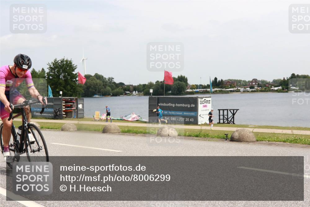 21.06.2025 - 27. Vierlanden-Triathlon H.Heesch http://msf.ph/oto/8006299 15.06.2025 11:57:49 Radfahren 804, 833, 904, 954 meine-sportfotos.de