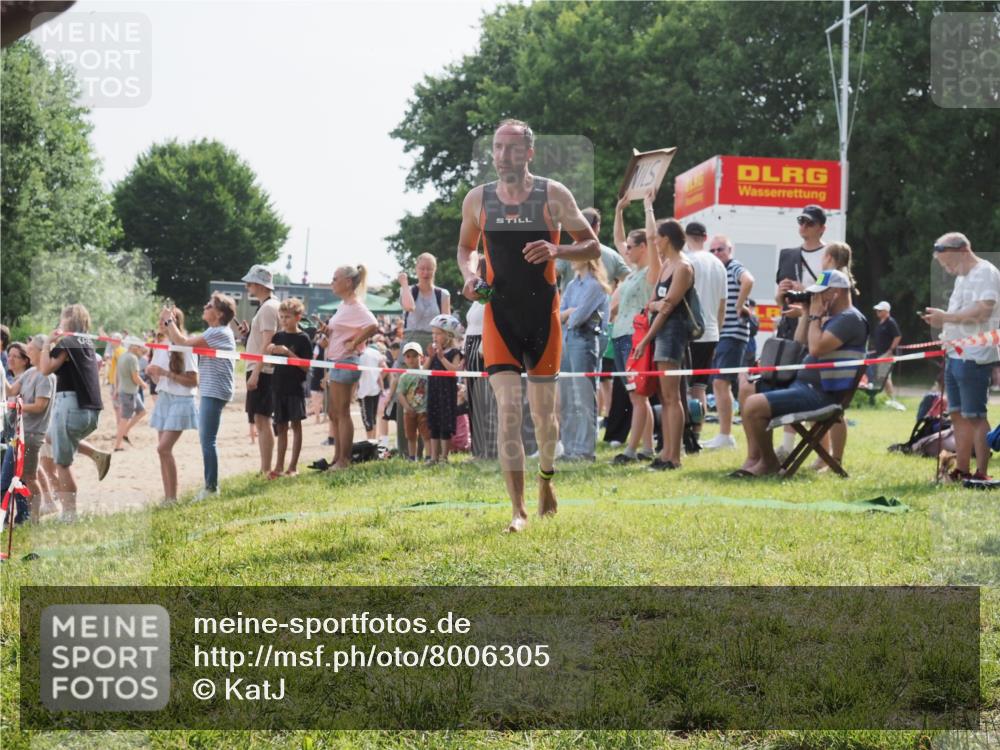 15.06.2025 - 27. Vierlanden-Triathlon KatJ http://msf.ph/oto/8006305 15.06.2025 10:05:28 Schwimmen 384, 393, 402, 409, 456 meine-sportfotos.de