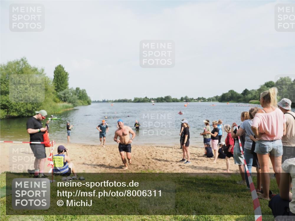 21.06.2025 - 27. Vierlanden-Triathlon MichiJ http://msf.ph/oto/8006311 15.06.2026 10:07:24 Schwimmen 374, 383, 391, 414, 431, 459 meine-sportfotos.de