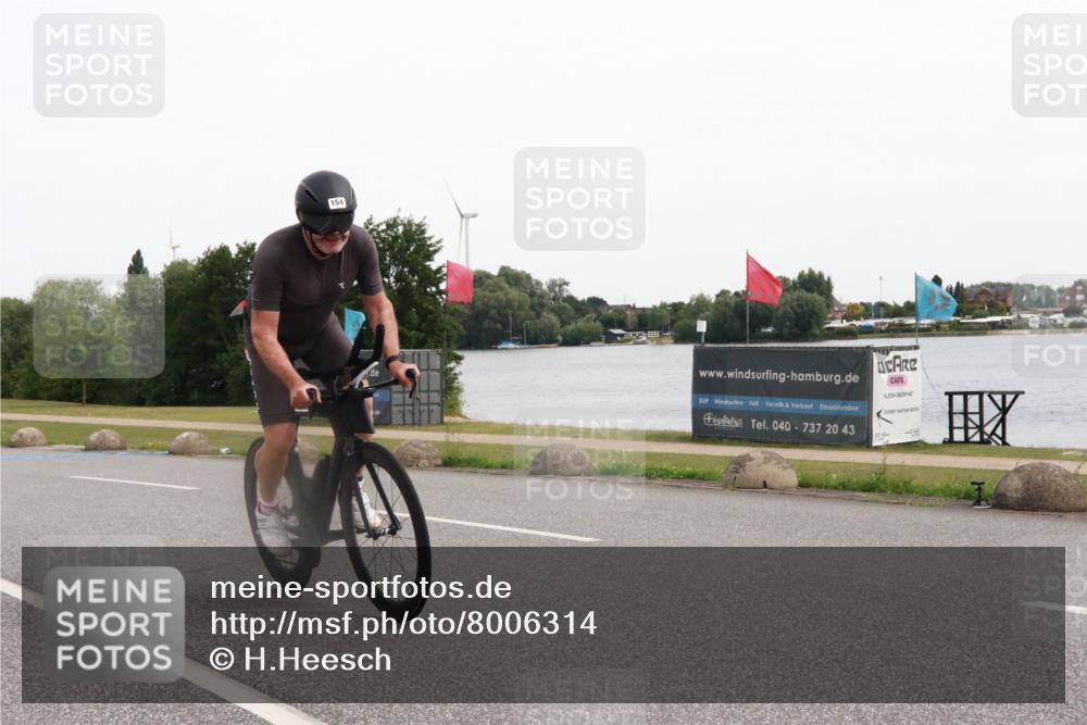 15.06.2025 - 27. Vierlanden-Triathlon H.Heesch http://msf.ph/oto/8006314 15.06.2025 10:38:21 Radfahren 154, 320 meine-sportfotos.de