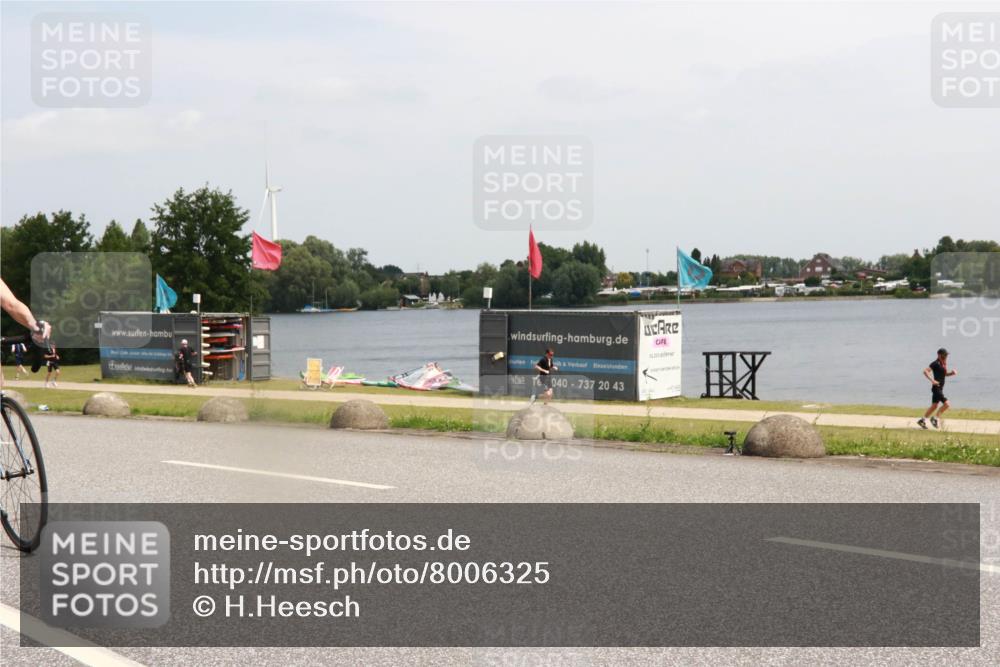 21.06.2025 - 27. Vierlanden-Triathlon H.Heesch http://msf.ph/oto/8006325 15.06.2025 11:58:02 Radfahren 248, 928, 952 meine-sportfotos.de