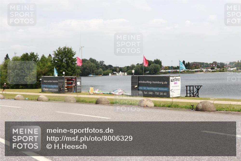 21.06.2025 - 27. Vierlanden-Triathlon H.Heesch http://msf.ph/oto/8006329 15.06.2025 12:06:41 Radfahren 713 meine-sportfotos.de