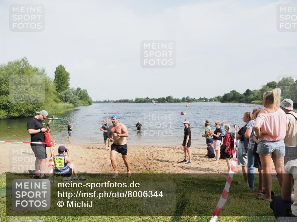 21.06.2025 - 27. Vierlanden-Triathlon MichiJ http://msf.ph/oto/8006344 15.06.2026 10:07:24 Schwimmen 374, 383, 391, 414, 431, 459 meine-sportfotos.de