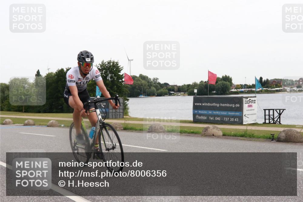 15.06.2025 - 27. Vierlanden-Triathlon H.Heesch http://msf.ph/oto/8006356 15.06.2025 10:38:34 Radfahren 13, 258, 343, 344 meine-sportfotos.de
