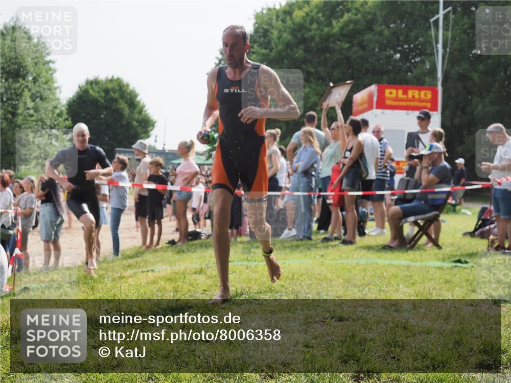 15.06.2025 - 27. Vierlanden-Triathlon KatJ http://msf.ph/oto/8006358 15.06.2025 10:05:29 Schwimmen 393, 402, 409, 456 meine-sportfotos.de