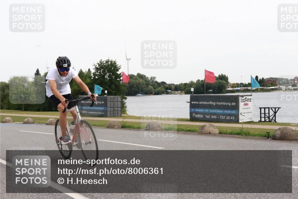 15.06.2025 - 27. Vierlanden-Triathlon H.Heesch http://msf.ph/oto/8006361 15.06.2025 10:38:35 Radfahren 13, 343, 344 meine-sportfotos.de