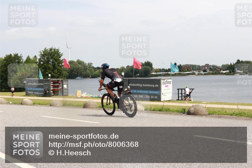 21.06.2025 - 27. Vierlanden-Triathlon H.Heesch http://msf.ph/oto/8006368 15.06.2025 11:58:15 Radfahren 652, 671, 824 meine-sportfotos.de