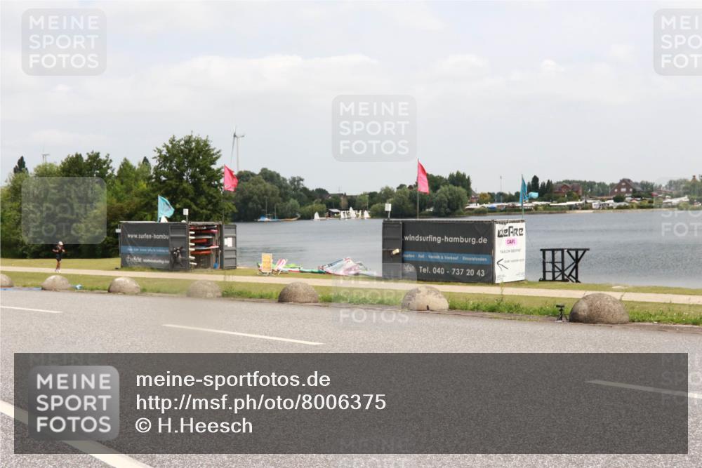 21.06.2025 - 27. Vierlanden-Triathlon H.Heesch http://msf.ph/oto/8006375 15.06.2025 12:06:43 Radfahren 713 meine-sportfotos.de