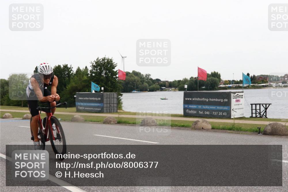 15.06.2025 - 27. Vierlanden-Triathlon H.Heesch http://msf.ph/oto/8006377 15.06.2025 10:38:45 Radfahren 158, 427 meine-sportfotos.de
